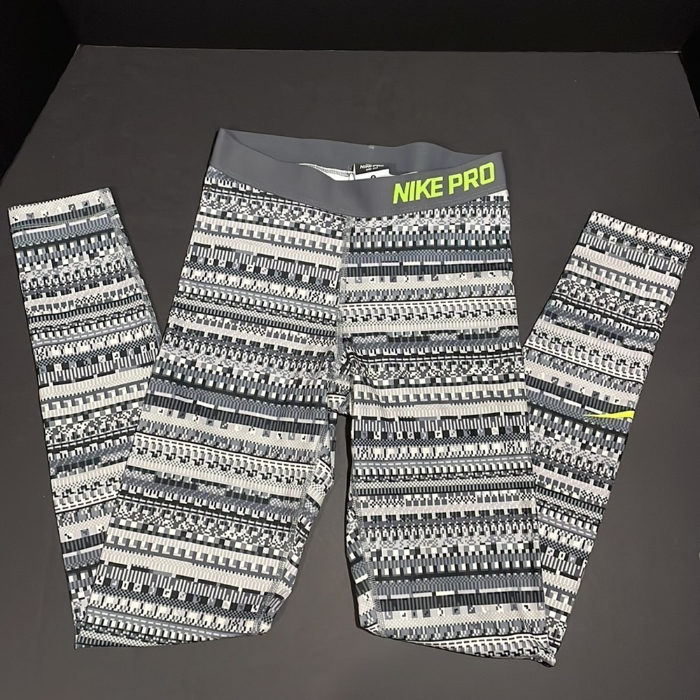 New Nike Pro grey/black athletic leggings in women’s size small - Picture 3 of 10